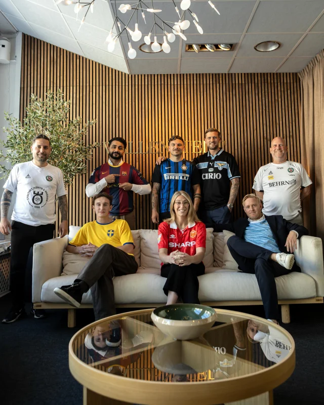 Självklart uppmärksammar vi fotbollströjans dag tillsammans med @barncancerfonden ⚽️💫
Trevlig helg!🤍 #fotbollströjefredag